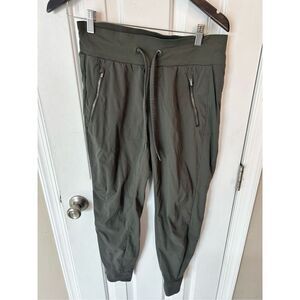 Athleta olive green workout pants/Travel pants size 4